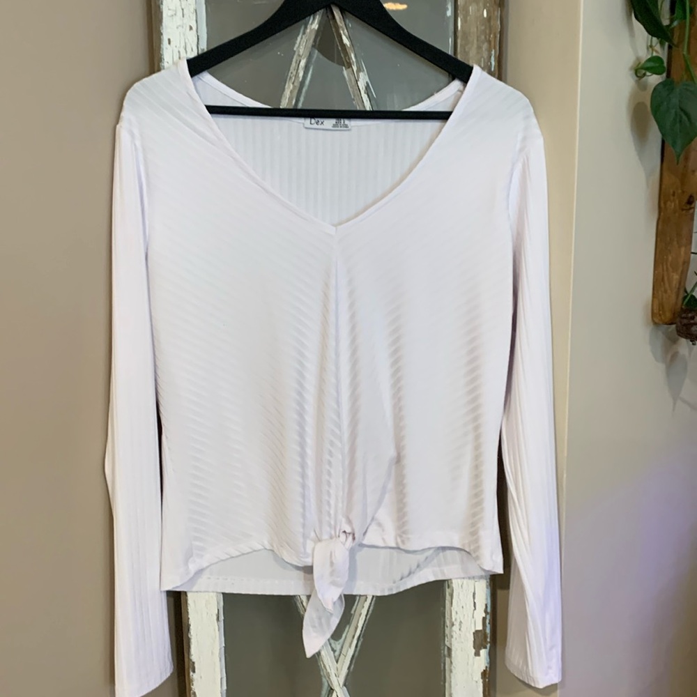 Dex V-Neck Tie Front Top; Size Large